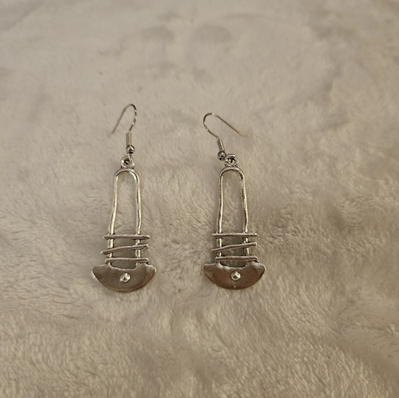 Jewelry - Silver earrings